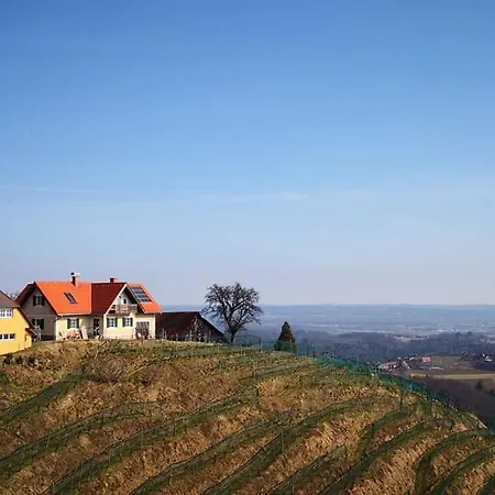 Bed & Breakfast Weingut Albert, Familie Cramer