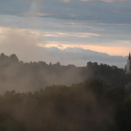 Bed & Breakfast Weingut Albert, Familie Cramer 3*