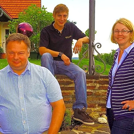 ベッド・アンド・ブレックファスト Weingut Albert, Familie Cramer 3*