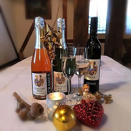 ベッド・アンド・ブレックファスト Weingut Albert, Familie Cramer キツェック・イム・ザウザル