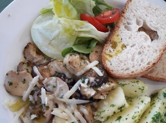 Weingut Albert, Familie Cramer 3* Kitzeck im Sausal