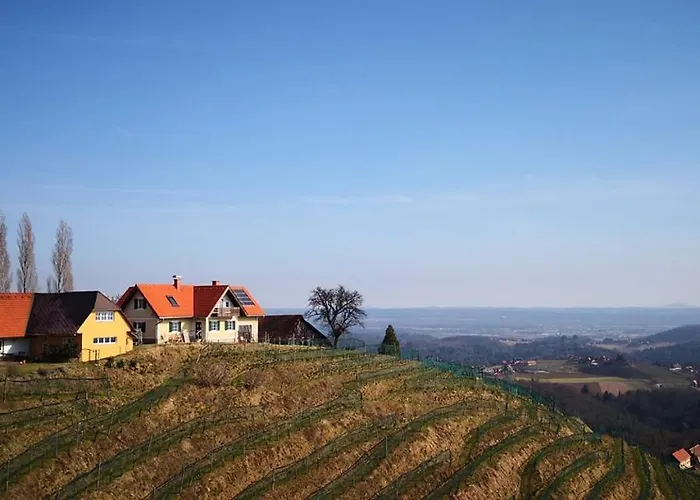 Frühstückspension Weingut Albert, Familie Cramer