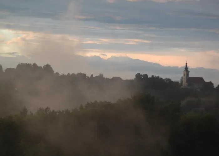 Frühstückspension Weingut Albert, Familie Cramer 3*