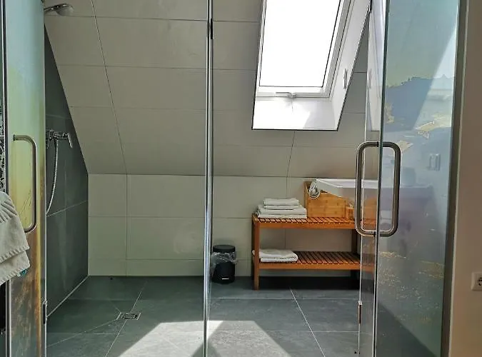 Weingut Albert, Familie Cramer Oda ve Kahvaltı 3*